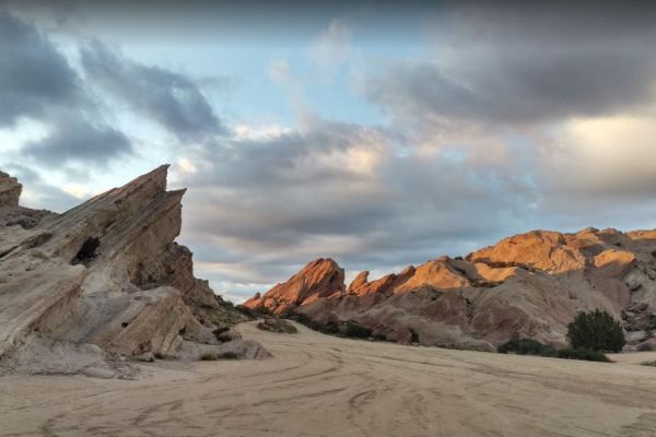 vasquez-rocks-natural-area2886F096-E86B-DCCB-04C4-7FF91EF698F0.jpg